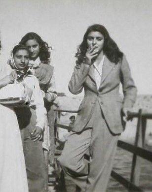 WORLD HISTORY IN PICTURES — Maharani Gayatri Devi - The most beautiful Indian Woman of all Time by VOGUE Maharani Gayatri Devi, Gayatri Devi, Indian Princess, Vintage India, Vintage Bollywood, Ancient India, Indian History, Indian Aesthetic, Rare Pictures