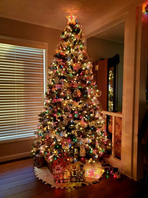 Christmas Tree Ideas Rainbow Lights, Christmas Tree Themes Colored Lights, Multicolored Christmas Tree Lights, Multicoloured Christmas Tree Lights, Traditional Christmas Tree Multicolor Lights, Christmas Tree With White And Colored Lights, Christmas Tree With Rainbow Lights, Color Lights Christmas Tree Ideas, Multicolor Lights Christmas Tree Decor