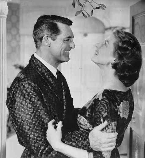 Cary grant and Ingrid Bergman in indiscreet (Indiscret, 1958) Italian Neorealism, George C Scott, Roy Scheider, Barbara Stanwyck, Ingrid Bergman, Old Hollywood Glam, Humphrey Bogart, Cary Grant, Actrices Hollywood