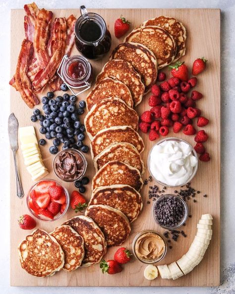 Pancake Board, New Food Trends, Snack Boards, Charcuterie Ideas, The Best Burger, Charcuterie Inspiration, Charcuterie Board Ideas, Food Boards, Party Food Platters