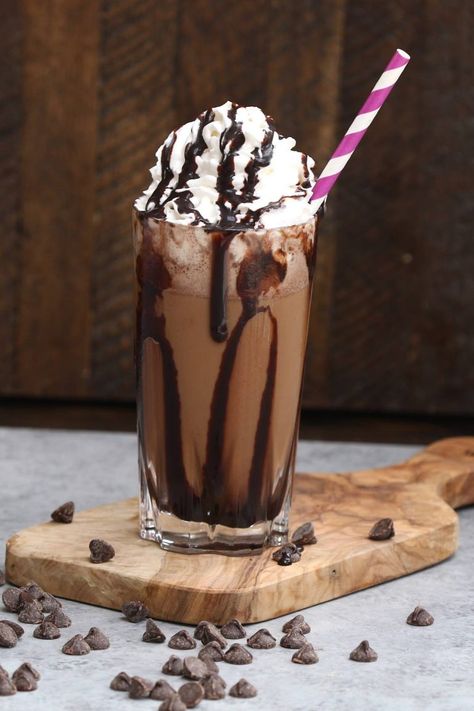 Java Chip Frappuccino Recipe, Frappuccino Recipe Starbucks, Milk Calories, Starbucks Java Chip Frappuccino, Java Chip Frappuccino, Milkshake At Home, Starbucks Frappuccino Recipe, Coffee Drinks Recipes, Java Chip