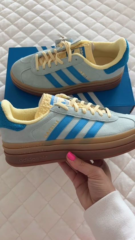 Cutw Shoes, Adidas Samba Gazelle, Gazzels Shoes, Gazzele Adidas, Gazelle Adidas Shoes, Outfits With Adidas Gazelle Bold, Outfits With Gazelle Adidas, Shoes With Outfits, Gazelles Adidas