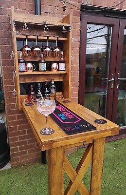 Outdoor Party Bar, Backyard Deck And Patio Ideas, Party Backyard Ideas, Wooden Outdoor Bar, Rustic Bar Table, Outdoor Bar Patio, Bar Table Outdoor, Mini Bar Cabinet, Backyard Bar Ideas