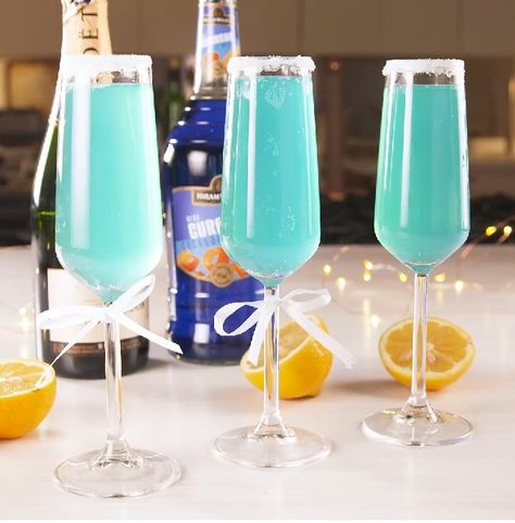 101 Mimosa Cocktail Recipes You Should Try On A Girls' Day Out – Advanced Mixology Tiffany Theme Party, Breakfast At Tiffanys Party Ideas, Tiffany Themed Bridal Shower, Tiffany Birthday Party, Tiffanys Party Ideas, Tiffany Birthday, Tiffany Theme, Tiffany Bridal Shower, Tiffany's Bridal