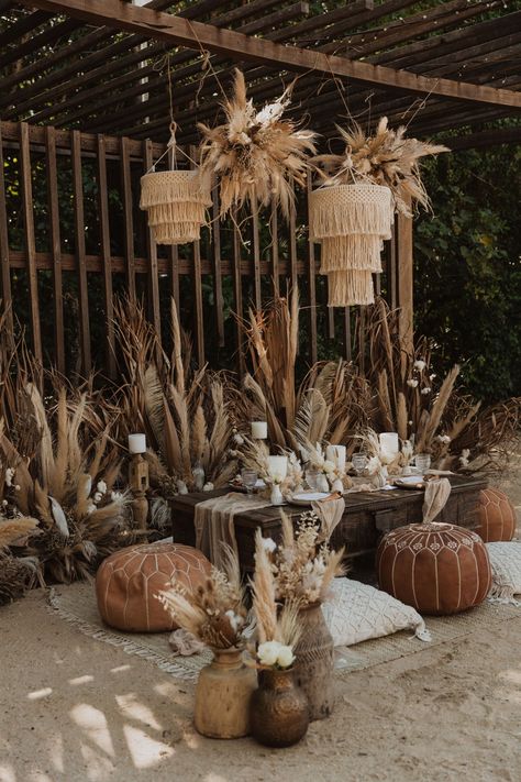 This show-stopping sculptural arbor warmly invites us to the beach for a über stylish boho micro wedding ceremony. Boho Beach Party Decor, Wedding Rattan, Beach Micro Wedding, Tulum Party, Beige Interiors, Dining Pavilion, Womens Circle, Reception Cocktail, Beach Wedding Arch