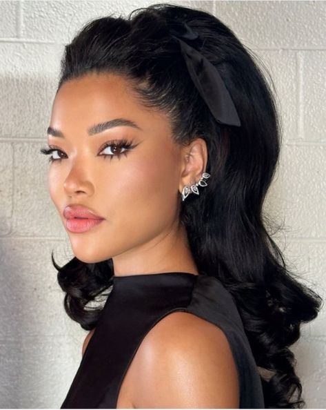 Old Glam Hairstyles, 50s Glam Hairstyles, 90s Elegant Hairstyles, 50s Hairstyles Black Women, Sleek Retro Hair, Elegant Retro Hairstyles, Ming Lee Simmons, Ming Lee, Cover Hair