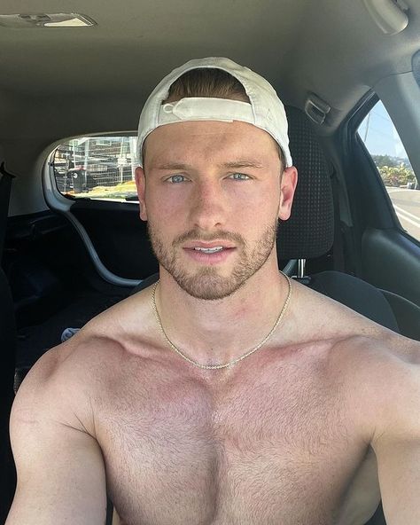 Lachlan McLean (@lachy_mclean) • Instagram photos and videos Men With Cap, Fake Photo Sick, Muscular Guy, Dad Might, 2023 Beach, New Guy, Beach Weekend, Nice Men, Dream Husband