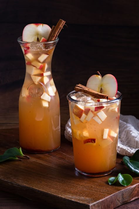 Virgin Drink Recipes, Juice With Ginger, Virgin Margaritas, Apple Pie Punch, Paleo Fall Recipes, Apple Pie Drink, Apple Pie Cocktail, Mocktail Drink, Flavored Alcohol