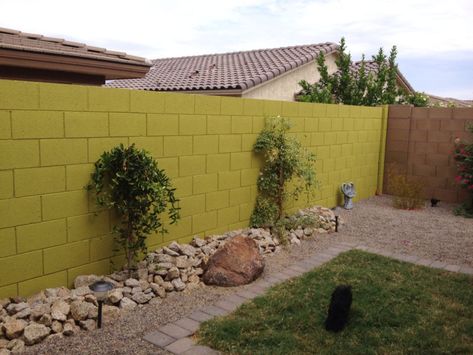 Wall Painting Ideas Outdoor, Cinder Block Garden Wall, Cinderblock Wall, Best Concrete Paint, Concrete Block Walls, Cinder Block Garden, Cinder Block Walls, Wall Outdoor, Wall Fence