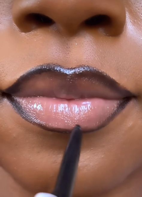 Lip Combos With Black Liner, Brown And Black Lip Combo, Lip Lining Black Women, Lip Combo Black Liner, Black Lip Liner Tutorial, Lip Liners For Brown Skin, Chocolate Lip Combo, How To Do Lip Combo, Lip Combo For Dark Lips