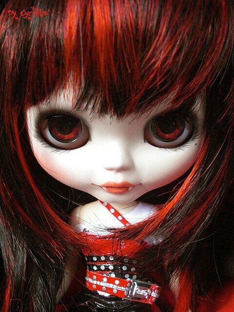 Blythe Doll Red Hair, Black Hair With Red Highlights, Red Hair Doll, Red Hair Green Eyes, Vampire Girl, Red Dolls, Vampire Teeth, Emo Art, Vampire Girls