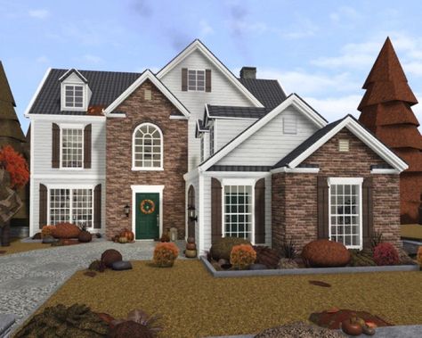 Bloxburg Beach House, Two Story House Design, Houses Bloxburg, House Plans With Pictures, Bloxburg House Ideas 1 Story, House Decorating Ideas Apartments, Small House Layout, Tiny House Layout, Diy House Plans