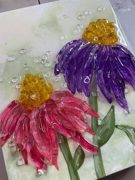 Crushed Glass Flowers, Glass Chip Art, Glass Art Work Ideas, Painting With Glass Shards, Glass Shards Art, Resin And Glass Crafts, Shard Glass Art Ideas, Broken Glass Artwork, Art Shattered