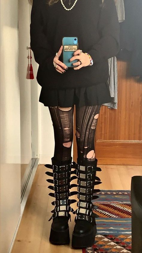 Demonia Outfit Ideas, Outfits With Demonia Boots, Demonias Outfit Ideas, Demonia Boots Outfit, Demonia Outfit, Goth Platform Boots, Alt Shoes, Creepy Cute Fashion, Boots Goth