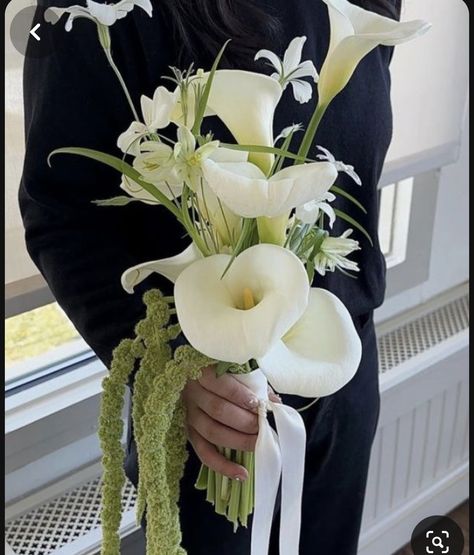 Minimalist Wedding Bouquet, Calla Lillies Wedding, Calla Lily Bridal Bouquet, Lily Bridal Bouquet, White Calla Lilies, Nyc Florist, Calla Lily Bouquet Wedding, Calla Lily Bridal, Calla Lily Wedding