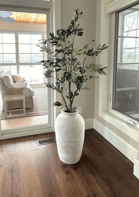 House Plant Styling Floor Vases Decor, Clay Floor, Floor Vase Decor, Large Floor Vase, Tall Floor Vases, Big Vases, Floor Plants, Faux Fur Rug, Decor Studio