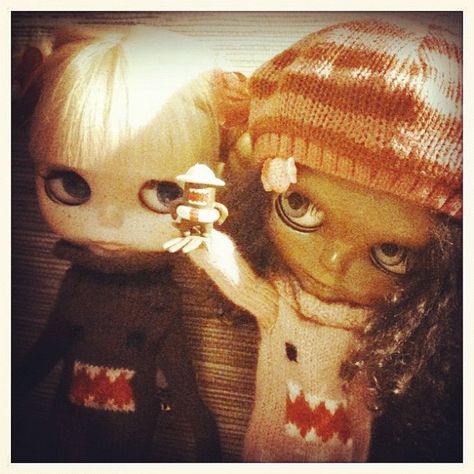 Domo x 3 Two Blythe Dolls, Brown Eyes Brunette, Autumn Blonde, Blonde Brown Eyes, Fall Tumblr, Brunette Blue Eyes, Domo Kun, Greek Mythology Art, Living Dolls