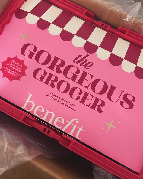 Hop in we’re going shopping 🛍️ ✨🛒 Guess what popped up at my door? The new @benefitcosmetics Gorgeous Grocer ✨💗  Limited Holiday 24 day advent calendar full of benefit cosmetics goodies!   This grocer has 24 mysterious items for you to unveil each day, each box is curated with these cute grocery store food designs on the outside of the box.   Are you hopping in and going shopping to pick up yours? 🤭💗 @benefitclubpinkus  #holidaybeautysets #beautyfinds #benefitclubpink #benefit #adventcalend... Benefit Advent Calendar, Makeup Box Design, Cute Grocery Store, Grocery Store Food, Pr Boxes, Beauty Treats, Going Shopping, Store Food, Mailer Box