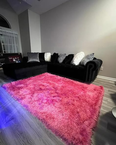 Small Pink Living Room, Black And Hot Pink Room, Girly Apartment Decor Living Room, Baddie House Decor, Black And Pink Living Room, Apartment Fever, Luxury Dorm Room, Pretty Living Room, Girl Apartment Decor