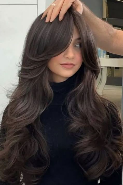 Super Long Hair With Layers, Long Hair With Layers, Haircuts For Long Hair With Layers, Hair Inspiration Long, Haircut Inspo, Glow Up, Hairstyles For Layered Hair, Haircuts For Wavy Hair, Hair With Layers