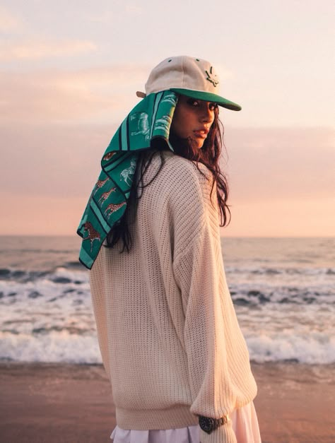 Head Scarf And Hat, Scarf Under Hat Style, Cap With Scarf, Summer Headwear, Beach Scarf, Mode Turban, Photographie Portrait Inspiration, Head Scarf Styles, Cap Fashion