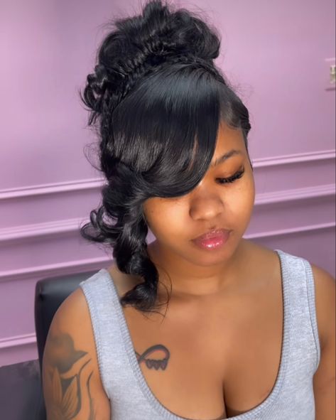 Black Pin Up Hairstyles Updo, Pin Ups Hairstyles For Black Women, Updo Bun With Bangs, Curly Updo With Bangs, Pinned Up Hairstyles, Messy Updo Black Women, Up Do Black Women, Pin Up Hairstyles For Black Women, Updo With Bang