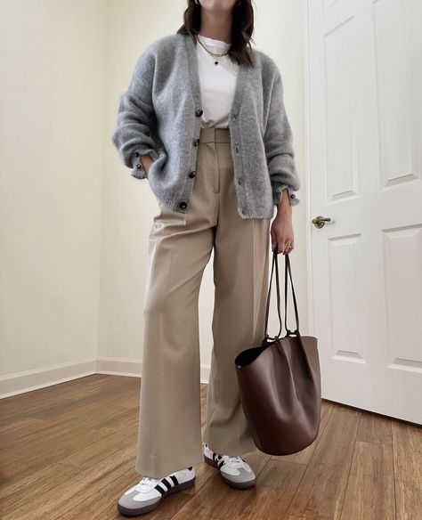 Quarter Zip Office Outfit, Smart Autumn Outfits, Timeless Professional Outfits, Camel Trousers Outfit Women, Basic Business Casual Outfits For Women, Fall Corporate Outfits 2024, University Teacher Outfit, Burgundy Tshirt Outfit, Basic Office Outfits Women