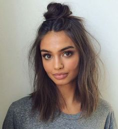 30+ Ways to Style Brown Medium Hair: Stunning Medium Length Hairstyles Highlights Diy, Hairstyles Diy, Going Out Hairstyles, Super Hair, Peinados Fáciles Para Cabello Corto, Penteado Cabelo Curto, Brown Blonde Hair, Round Faces, Short Hair Styles Easy