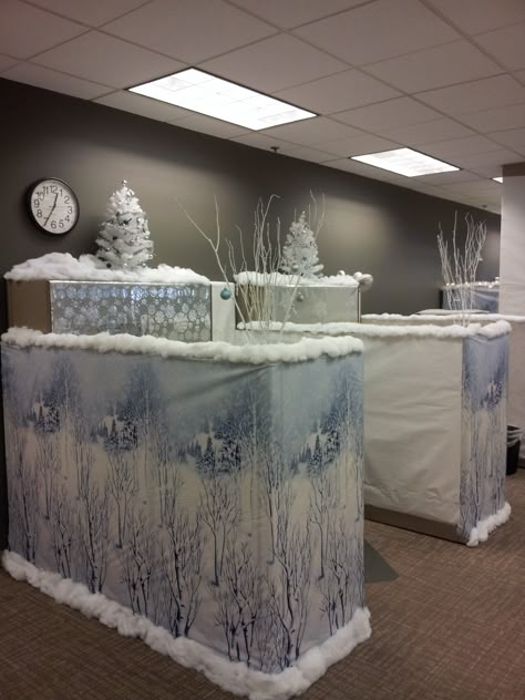 Winter Wonderland Cubicle Decorations, Winter Wonderland Desk Decorations, White Christmas Office Decorations, Office Winter Wonderland Decorations, Winter Wonderland Cubicle Ideas, Winter Wonderland Decorations Office, Winter Wonderland Office Decorations, Winter Wonderland Decorations Diy, Office Winter Wonderland