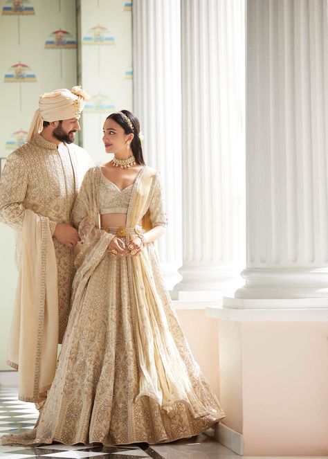 Anita Dongre Launches Bridal Collection Jaipur Love Gold Wedding Lengha, Gold Wedding Lehenga, Indian Wedding Couple Outfits, Gold Bridal Lehenga, Anita Dongre Bridal, भारतीय दुल्हन संबंधी, Wedding Lengha, Orang India, Indian Wedding Bride