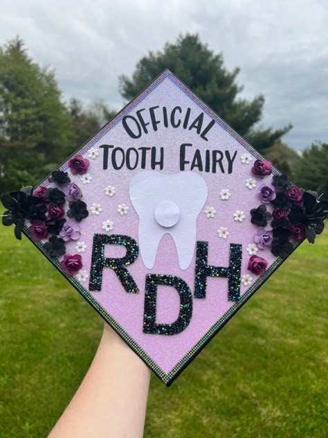 Dental Hygiene Graduation Cap Ideas, Dentist Cap Decorations, Dental Hygienist Cap Ideas, Graduation Dental Hygiene, Dental Hygiene Cap Decoration, Dental Caps Graduation, Rdh Graduation Cap Dental Hygiene, Dental Hygiene School Graduation Caps, Dental School Graduation Cap