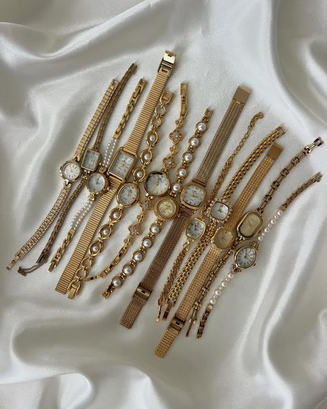 Gold everything🍸🪞 a mixture of many of our watches we loveee • • Shop link in bio🤍 • • watches are: •water resistant •tarnish proof •internationally shipped That Girl Jewelry, Xoxo Jewelry, Schmuck Gold, Gold Everything, Preppy Jewelry, Earthy Jewelry, Luxe Jewelry, Golden Jewelry, Body Jewelry Piercing