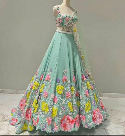 Lhnga Design Latest For Women, Indian Bridesmaid Dresses, Haldi Outfits, Bridal Lehenga Designs, Trendy Outfits Indian, Flamenco Dancer, Wedding Lehenga Designs, Lehenga Designs Simple, Dance Style