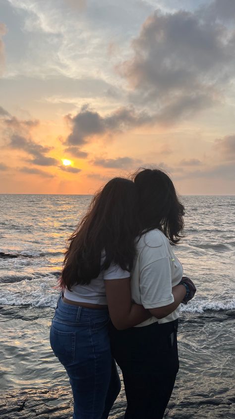 Beach Poses Sisters, Beach Asthetics Photos Ideas, Goa Pics, Insta Poses Ideas, Creative Instagram Names, Bff Forever, Girls Beach Trip, Nandi Hills, Pre Wedding Photoshoot Props