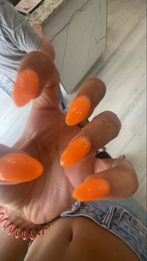 Nail Inspo April 2024, Nail Inspiration Almond Summer, Cute Light Orange Nails, Solid Color Nails Orange, Almond Shaped Orange Nails, Summer Acrylic Almond Nails, Orange Solid Nails, Solid Oval Nails, April May Nails