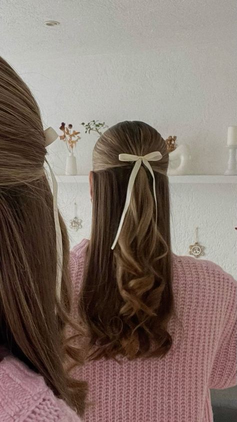 🎀 Preppy Hairstyles, Girly Hairstyles, Hairstyle Examples, Bow Hairstyle, Ribbon Hairstyle, Hair Stylies, Hair Stylist Life, Easy Hairstyles For Long Hair, Hairstyles For School