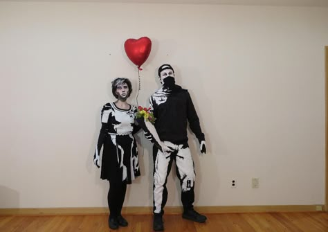 Painting Costume Halloween, Museum Costume Ideas, Art Inspired Halloween Costumes, Banksy Halloween Costume, Banksy Costume, Famous Artist Costume, Famous Artists Halloween Costumes, Famous Art Halloween Costume, Artist Costume Ideas