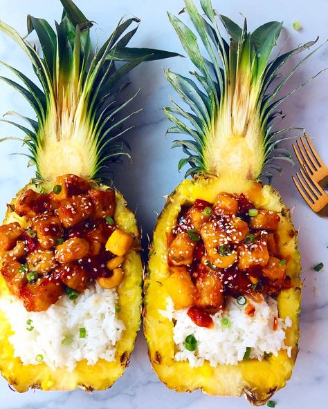 Tropical Vegan Food, Tropical Vegan Recipes, Vegetarian Hawaiian Food, Tropical Christmas Dinner, Polynesian Food Luau Party, Vegan Beach Food, Tropical Christmas Food, Tropical Dinner Recipes, Island Party Food