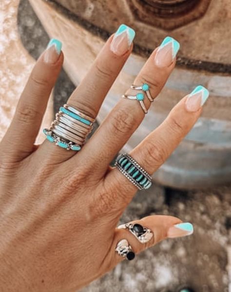 Acrylic Nail Designs Turquoise, Leah Fish Nails, Western Country Nail Ideas, Subtle Western Nails, Easy Western Nail Designs, Nails Country Concert, Parker Mccollum Nails, Cute Country Nail Ideas, Coffin Western Nails