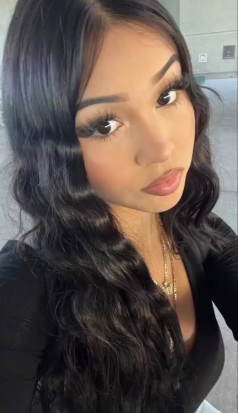 Cute Latina Hairstyles, Baddie Latina, Short Length Hair, Baddie Instagram, Latina Makeup Looks, Latina Baddie, Latina Hair, Aesthetic Hairstyles, Latina Makeup