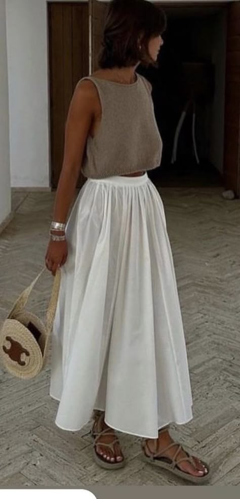 Italy Outfit Ideas, Spain Outfit, Italian Summer Outfits, Look Boho Chic, European Summer Outfits, White Maxi Skirts, Honeymoon Outfits, Europe Outfits, Italy Outfits