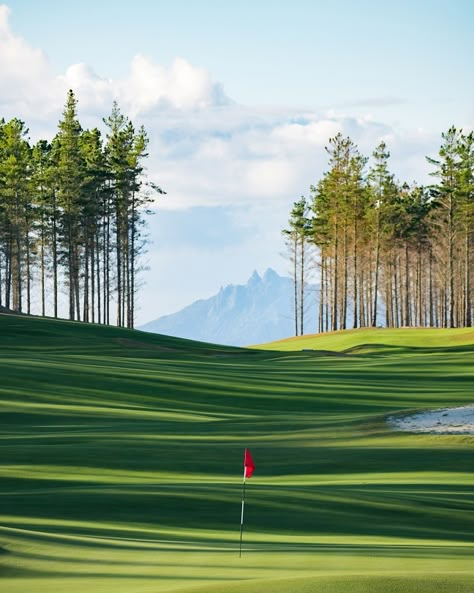 Tom Doak's new masterpiece, the North Course at Te Arai Links, will open for play on October 1. Thus, Te Arai LInks will have 36 holes. Learn more! 😍💯⛳🇳🇿 #tomdoak #tearailinks #newzealand #sustainability #maori #golfcourse #golfbusinessmonitor