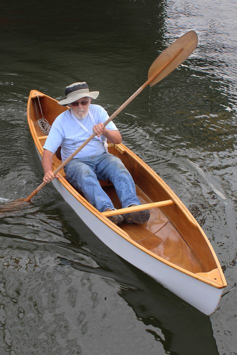 Small Canoe, Paddle Boats, Simple Boat, Water Vehicles, Water Transport, Canoe Boat, Means Of Transport, Diy Boat, Boat Projects