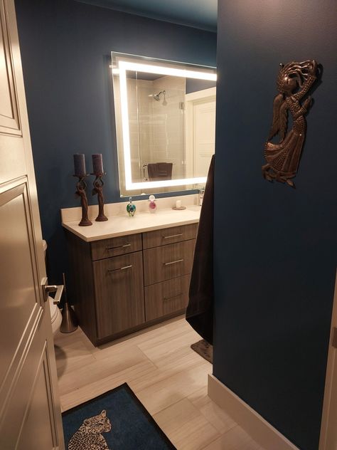 Blue And Brown Bathroom Ideas, Blue And Beige Bathroom, Blue And Brown Bathroom, Brown Bathroom Ideas, Navy Bathroom, Brown Bathroom, Bathroom Inspo, Blue And Brown, White Bathroom