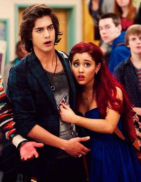 Avan Jogia & Ariana Grande on Victorious Best Anime Kiss, Jade And Beck, Victorious Nickelodeon, Ariana Grande Victorious, Icarly And Victorious, Ariana Grande Cat, Cat Valentine Victorious, Beck Oliver, Victorious Cast