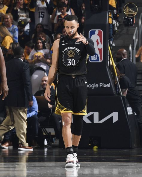 Stephen Curry Shooting, Steph Curry 3, Nba Wallpapers Stephen Curry, Goat Curry, Stephen Curry Wallpaper, Curry Wallpaper, Basketball Images, Stephen Curry Basketball, Nba Stephen Curry