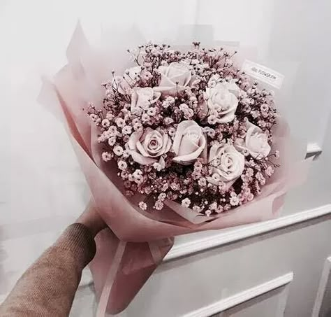 imagen discovered by h a n n a h ♡. Discover (and save!) your own images and videos on We Heart It Round Bouquet, Pink Rose Bouquet, Flowers Bouquet Gift, Trendy Flowers, Beautiful Bouquet Of Flowers, Luxury Flowers, Watercolour Art, Bunch Of Flowers, Beautiful Bouquet