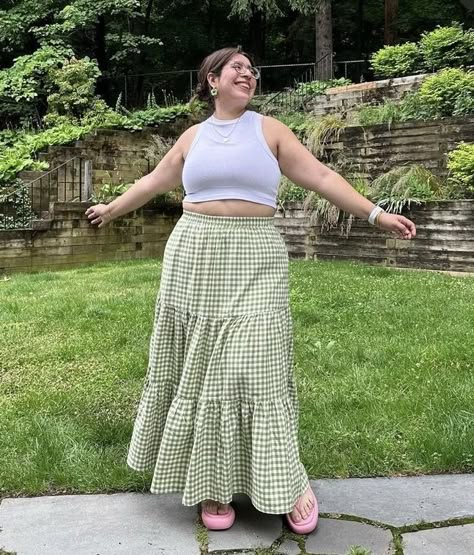 Long Gingham Skirt Outfit, Green Gingham Skirt Outfit, Gingham Maxi Skirt Outfit, Long Gingham Skirt, Spring Cottagecore Long Skirt, Green Gingham Skirt, Casual Cottagecore, Gingham Skirt, Mid Size Fashion