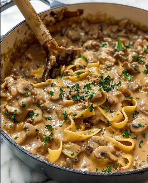 Full Moon Dinner, Easy Beef And Noodles, Pork Stroganoff Recipe, Easy Beef And Noodles Recipe, Hot Pasta Dishes, Ground Turkey Stroganoff, One Pot Beef Stroganoff, Turkey Stroganoff, Beef And Noodles Recipe