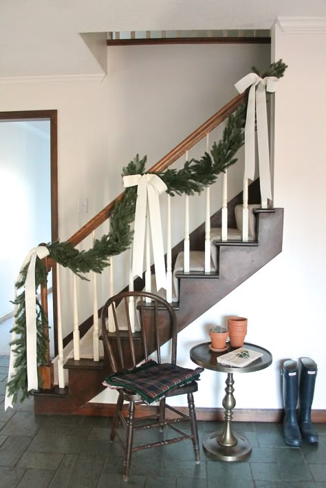 Christmas Staircase, Christmas Entryway, Christmas Tablescape, Decor Studio, Christmas Time Is Here, Mantel Decor, Noel Christmas, Merry Little Christmas, Home For The Holidays